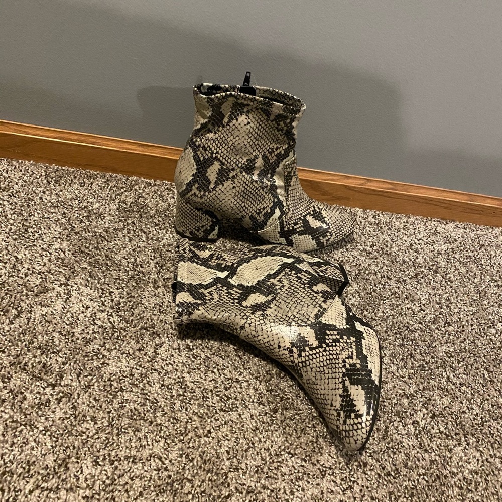 NWT Time and Tru Snakeskin Boots - Picture 3 of 4